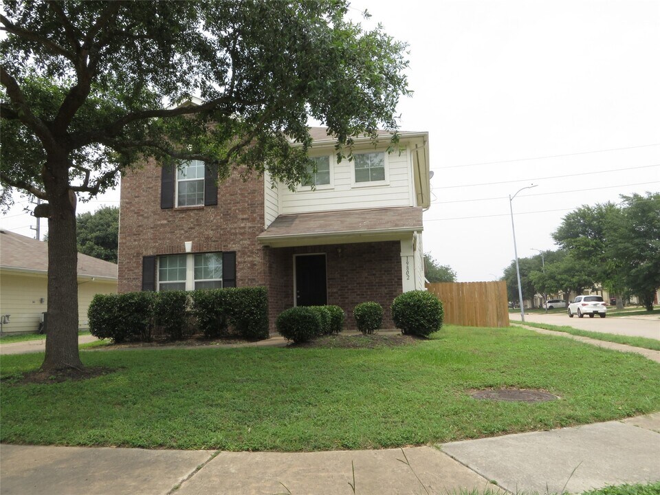 19802 Hidden Shadow Ln in Cypress, TX - Building Photo