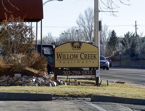 Willow Creek Apartments in Denver, CO - Foto de edificio - Building Photo
