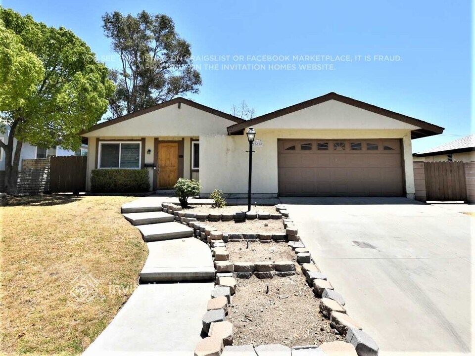 27858 Crosspath Ave in Santa Clarita, CA - Building Photo