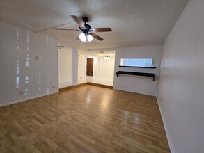 3730 Inverrary Dr in Lauderhill, FL - Foto de edificio - Building Photo