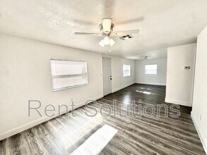 3905 54th Ave N in St. Petersburg, FL - Foto de edificio - Building Photo