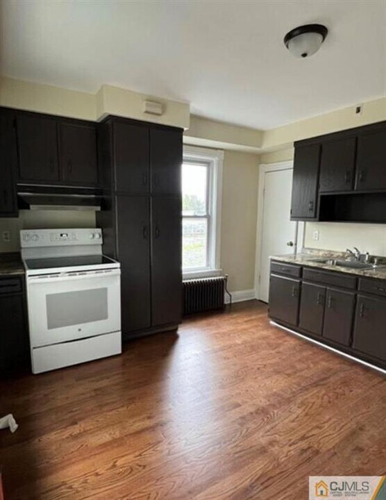 1061 King Georges Post Rd-Unit -2 in Edison, NJ - Building Photo