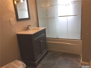 26 W Pine St in Islip, NY - Building Photo - Building Photo