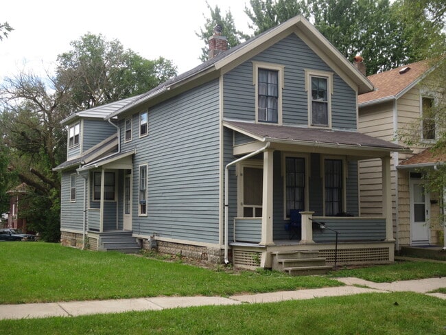 property at 217 W Woodland Ave