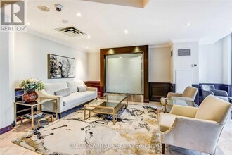 7825 Bayview Ave in Markham, ON - Building Photo - Building Photo