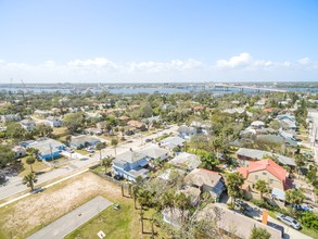 421-423 Braddock Ave in Daytona Beach, FL - Building Photo - Building Photo