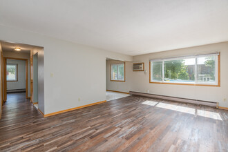 Prior Marshall Apartments in St. Paul, MN - Building Photo - Interior Photo