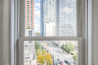 30 E Roosevelt Rd in Chicago, IL - Foto de edificio - Building Photo