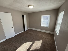 206 Locust St, Unit 5 in Burlington, IA - Building Photo - Building Photo