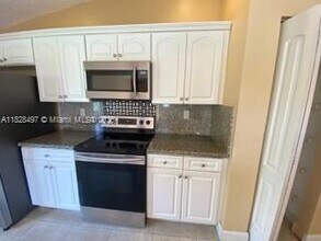 10242 SW 24th St in Miramar, FL - Building Photo - Building Photo