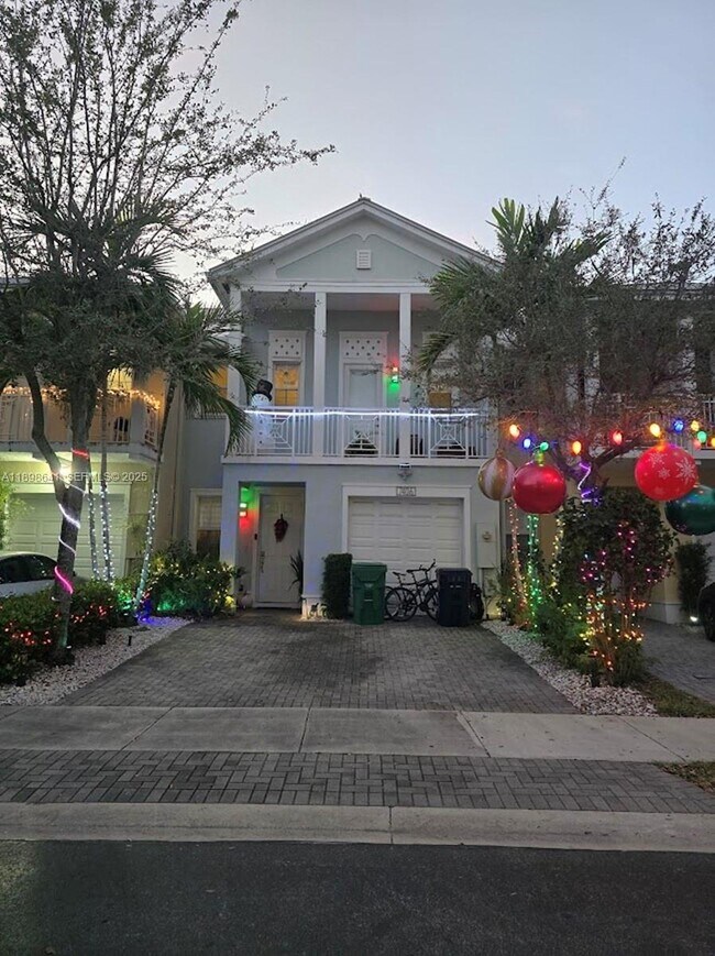 7406 NW 108th Path in Doral, FL - Foto de edificio - Building Photo