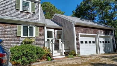 8 Benefit St in Falmouth, MA - Building Photo - Building Photo