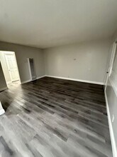 1044 W. 110th St. in Los Angeles, CA - Foto de edificio - Interior Photo