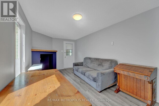 31 Empire Crescent in Courtice, ON - Building Photo - Building Photo