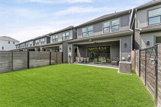 1228 Wycliffe Dr in Houston, TX - Building Photo - Building Photo