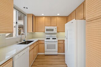 470 Navarro Way in San Jose, CA - Foto de edificio - Building Photo