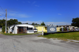 Hollywood Trailer Park in St. Petersburg, FL - Building Photo - Building Photo