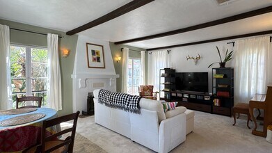 2454 Kenilworth Ave in Los Angeles, CA - Building Photo - Building Photo