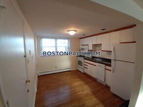 10 River Dr-Unit -B in Danvers, MA - Building Photo - Building Photo