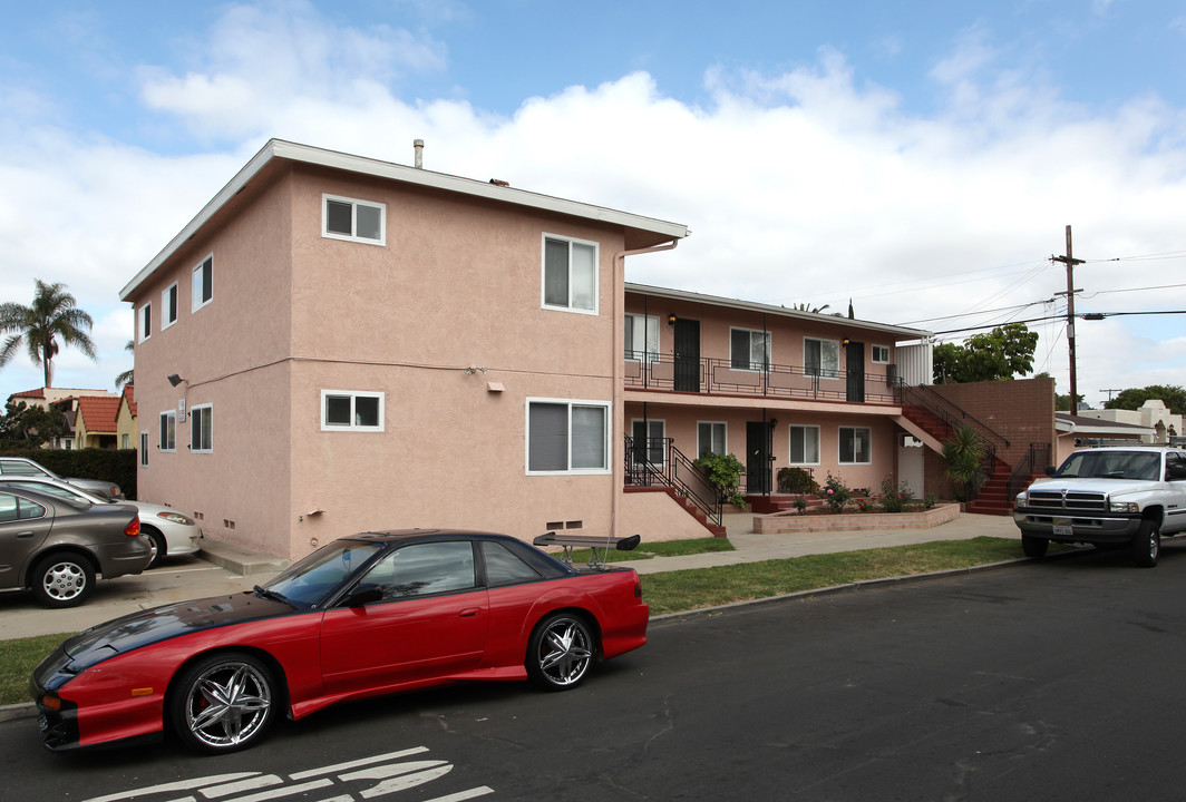 4502-4514 Kensington Dr in San Diego, CA - Building Photo