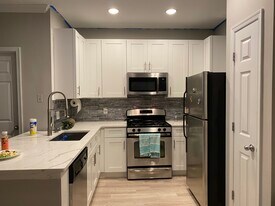 2301 25th St S, Unit 305 in Arlington, VA - Building Photo