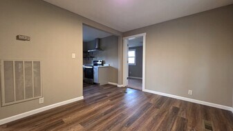 635 E Pine St in Johnson City, TN - Building Photo