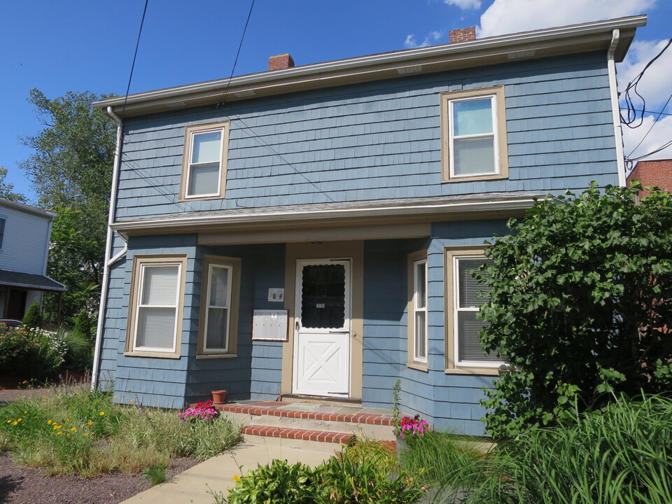 213 Beacon St, Unit 1 in Somerville, MA - Foto de edificio