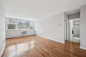 Willow Bend Apartments in Philadelphia, PA - Foto de edificio - Building Photo