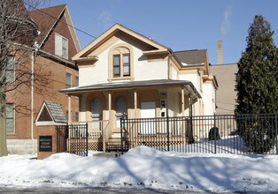 Cedar Row I in Milwaukee, WI - Building Photo - Building Photo