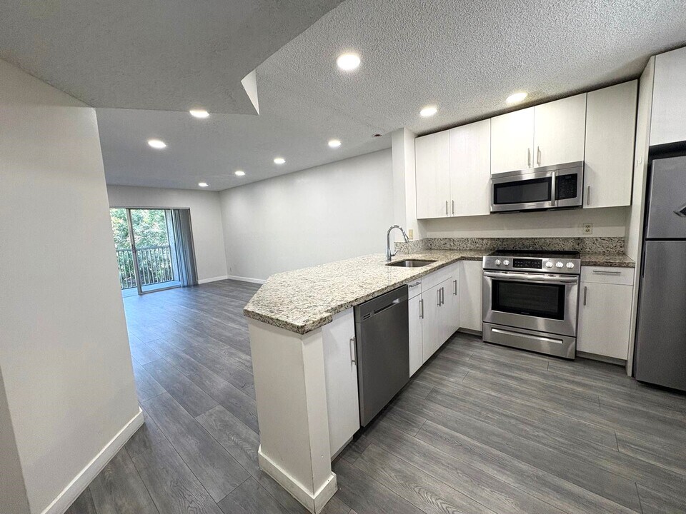 8820 Royal Palm Blvd, Unit #203 Palm Village in Coral Springs, FL - Building Photo
