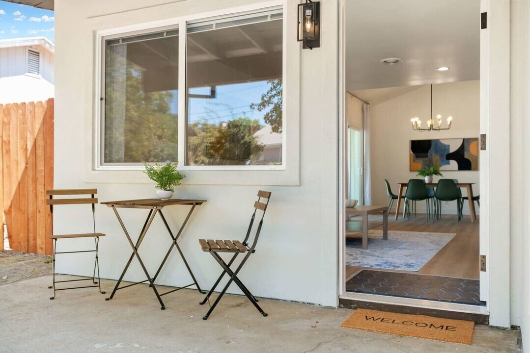 5810 Hazel Ave in Orangevale, CA - Building Photo