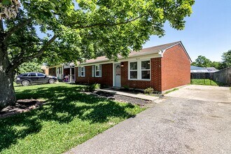 9625 Scarborough Ave in Louisville, KY - Building Photo - Building Photo