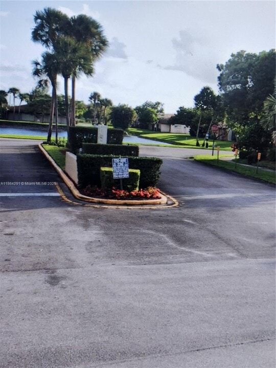 9490 W Heather Ln in Miramar, FL - Building Photo