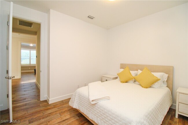 9423 Terresina Dr in Naples, FL - Building Photo - Building Photo