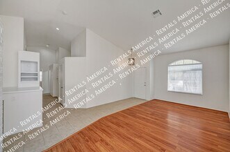 832 Seco Verde Ave in Henderson, NV - Building Photo - Building Photo