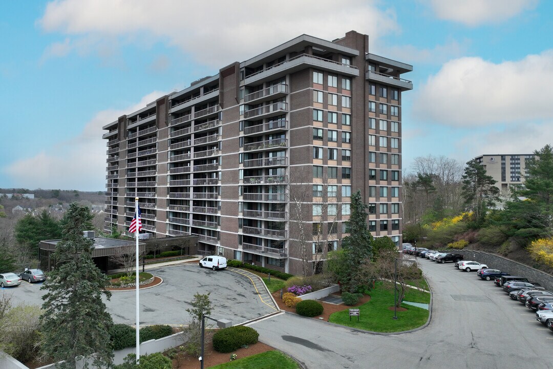 The Ferncroft Tower in Middleton, MA - Foto de edificio