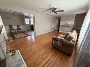 17 Brian Rd in West Hartford, CT - Building Photo - Building Photo