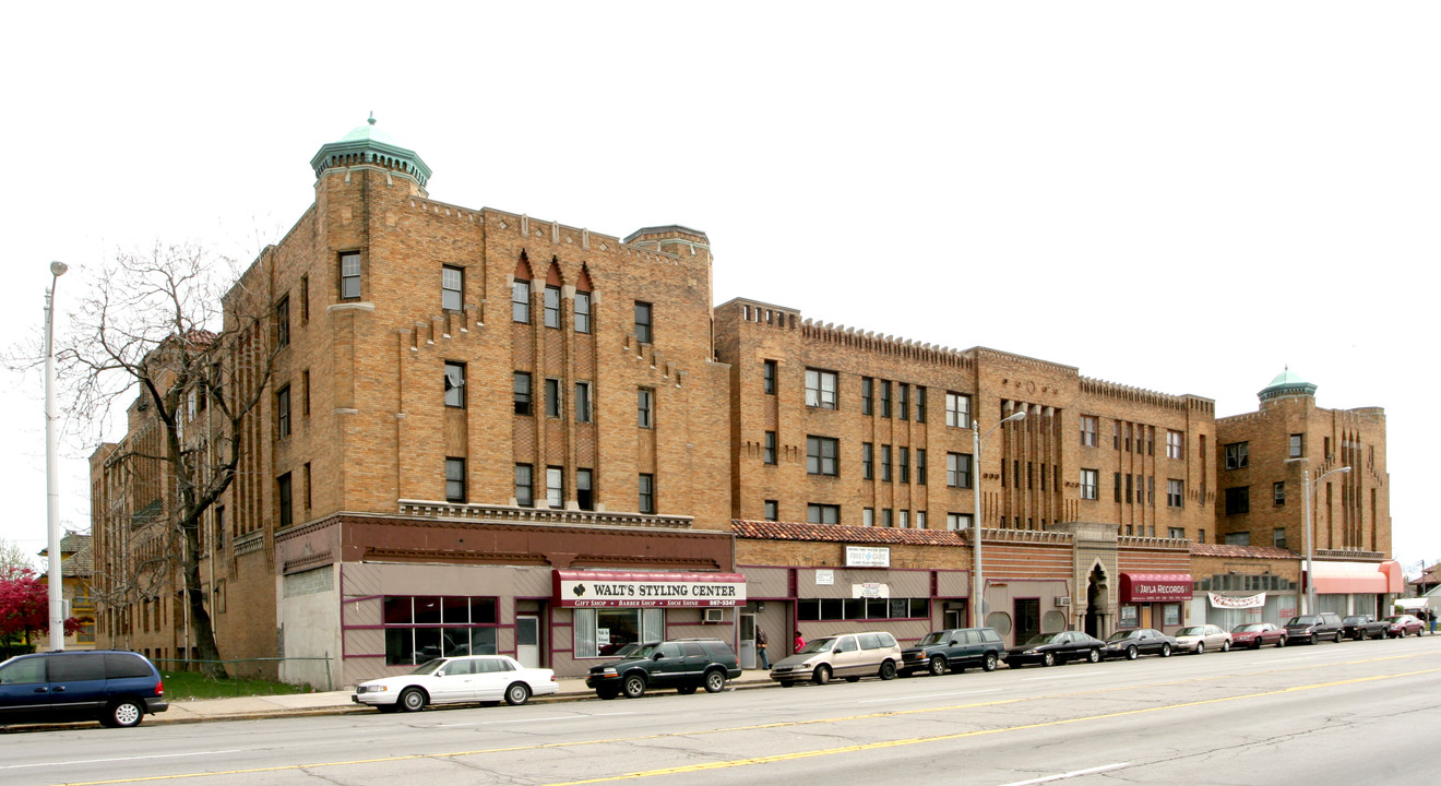 Highland Apartments in Highland Park, MI - Building Photo