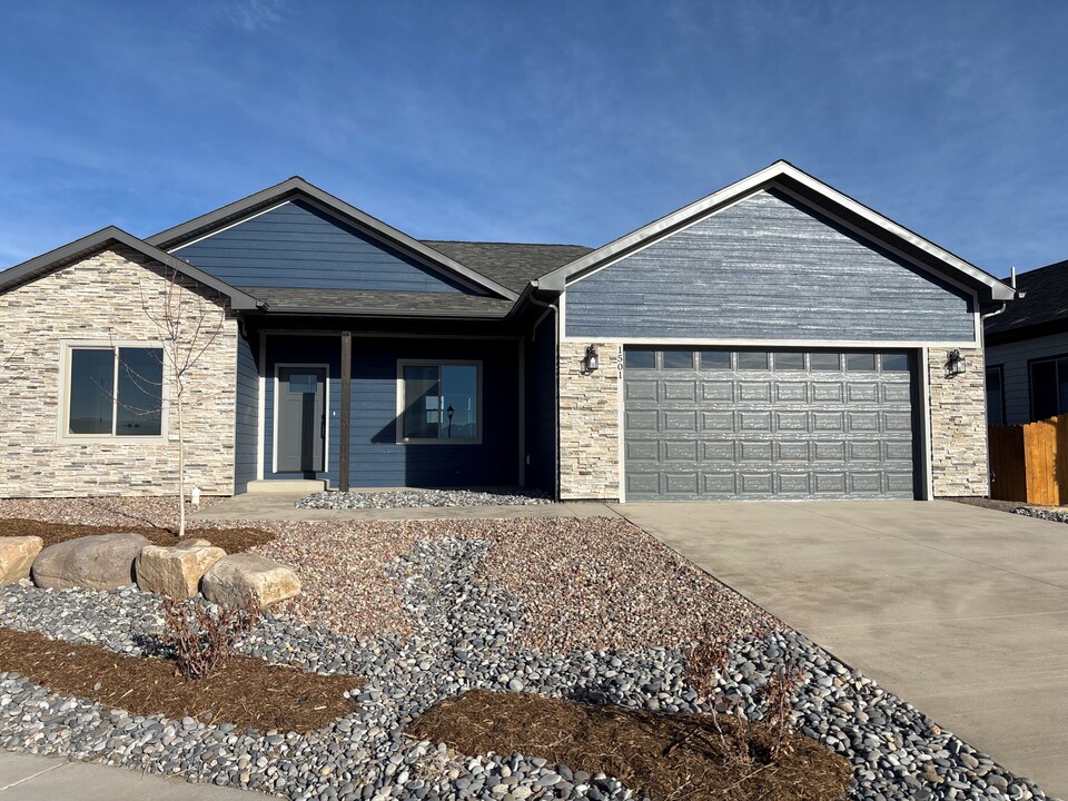 1501 Magpie Gulch St in Montrose, CO - Building Photo