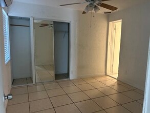 1281 W 61st Pl in Hialeah, FL - Foto de edificio - Building Photo