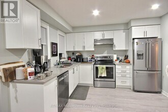 287 Chapel Hill Dr in Kitchener, ON - Building Photo - Building Photo