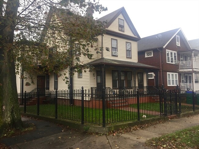67 Greenleaf Ave, Unit 1