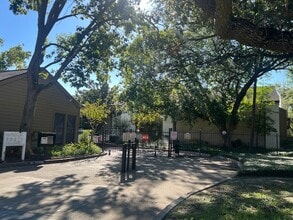 10047 Westpark Dr, Unit 46 in Houston, TX - Foto de edificio - Building Photo