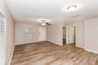 2140 Thomas Ct in Jacksonville, FL - Building Photo - Building Photo