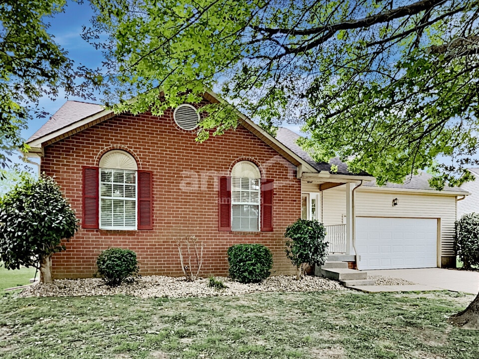 1768 Merritt St in Old Hickory, TN - Foto de edificio