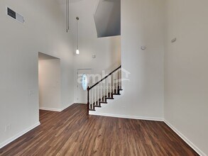 300 Davids Way in La Vergne, TN - Building Photo - Building Photo