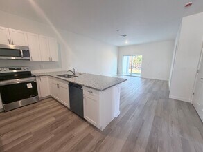 5064-5066 Jones Dr in Lehigh Acres, FL - Building Photo - Building Photo