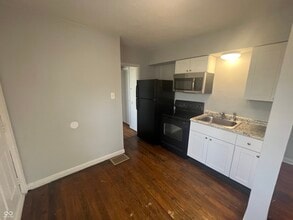 627 N Tibbs Ave in Indianapolis, IN - Foto de edificio - Building Photo