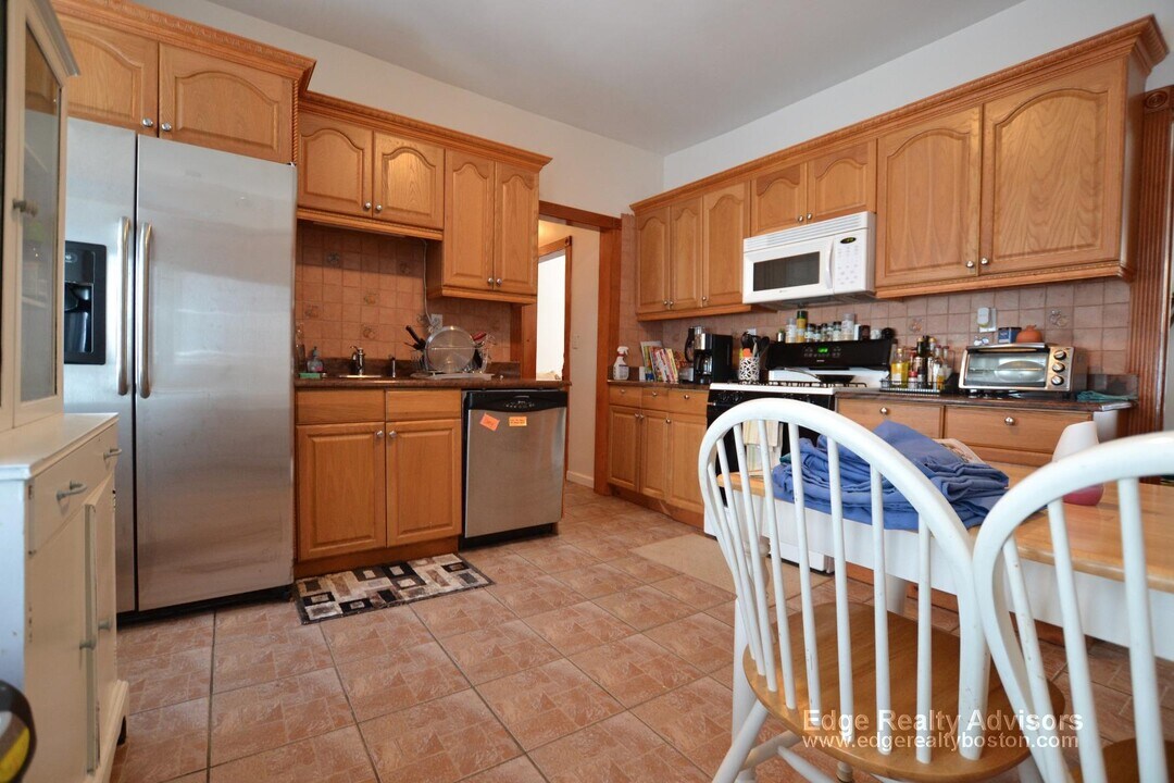 6 Litchfield St in Boston, MA - Building Photo