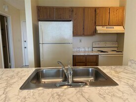 2401 Riverside Dr in Coral Springs, FL - Building Photo